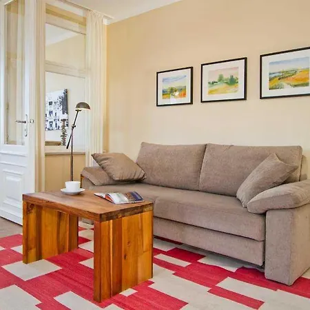 App 9 Apartment *