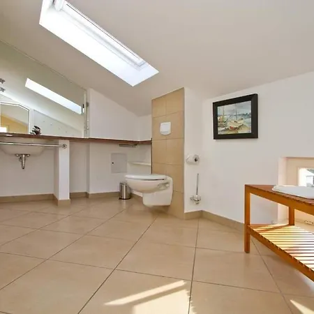 App 9 Apartment *